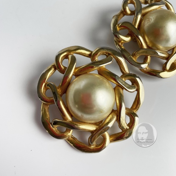 Faux Pearl and Gold Metal Chain Earrings Large Round Vintage Clip On 80s Retro - Picture 4 of 10